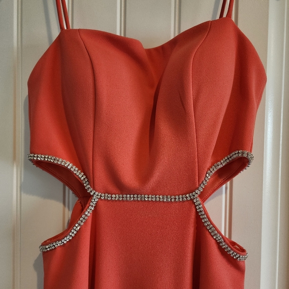 Xscape Scuba Crepe Waist Cut Out formal dress in coral - Picture 4 of 8